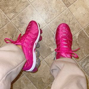 Vapormax Plus ‘Fireberry’ 🔥